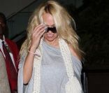 Pamela Anderson à la sortie de l\'avion le 26 janvier à Los Angeles