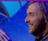 David Guetta, recouvert de confettis après sa prestation...