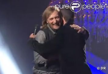 En l'espace d'un instant, les confettis ont totalement disparu de David Guetta...  