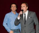 La star Nicolas Cage découvre sa statue de cire au musée Grévin à Paris le 29 janvier 2012