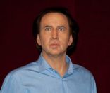 Nicolas Cage découvre sa statue de cire au musée Grévin à Paris le 29 janvier 2012