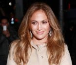 Jennifer Lopez à l\'entrée du Ed Sullivan Theater à New York, le 30 janvier 2012.