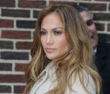 Jennifer Lopez, radieuse à son arrivée au Ed Sullivan Theater à New York, le 30 janvier 2012.