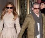 JLo et Casper Smart quittent leur hôtel pour se rendre sur le plateau de l\'émission de David Letterman. New York, le 30 janvier 2012.
