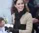 Un charmant chapeau résistant au vent pour la première sortie de Kate Middleton en tant que fiancée du prince William, en février 2011 à Anglesey.
Fin janvier 2012, Catherine, duchesse de Cambridge, s'est vu décerner à la quasi-unanimité (91% des suffrages) le Hat Person of the Year Award réservé à la personnalité la mieux chapeautée de l'année par la vénérable Headwear Association basée en Californie !