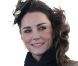 Un charmant chapeau résistant au vent pour la première sortie de Kate Middleton en tant que fiancée du prince William, en février 2011 à Anglesey.
Fin janvier 2012, Catherine, duchesse de Cambridge, s'est vu décerner à la quasi-unanimité (91% des suffrages) le Hat Person of the Year Award réservé à la personnalité la mieux chapeautée de l'année par la vénérable Headwear Association basée en Californie !