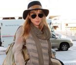 Elsa Pataky, enceinte et charmante, à l\'aéroport de Los Angeles le 3 février 2012