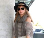 La ravissante Elsa Pataky, enceinte, à l\'aéroport de Los Angeles le 3 février 2012