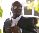 Seal se rend à un talk-show pour parler de sa séparation à Los Angeles le 25 janvier 2012.