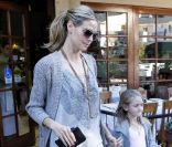 Heidi Klum maman attentionnée et sa fille Leni à Los Angeles le 4 février 2012
