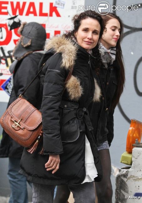 Andie MacDowell et sa fille Sarah Margaret Qualley en virée shopping à New York, le 4 février 2012.