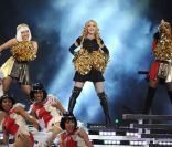Madonna, M.I.A et Nicki Minaj le 4 février 2012 lors du show donné à la mi-temps du Super Bowl à Indianapolis