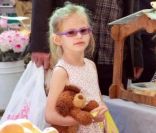 Ben Affleck et ses deux filles Violet et Seraphina font tranquillement le marché au Farmers market, le 5 février 2012 à Los Angeles