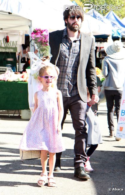 Ben Affleck et ses deux filles Violet et Seraphina font le marché au Farmers market, le 5 février 2012 à Los Angeles