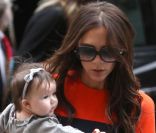 Victoria Beckham et sa fille Harper Seven à New York en novembre 2011.<br />
