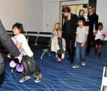 Brad Pitt et Angelina Jolie avec leurs enfants Maddox, Pax, Zahara, Shiloh, Know et Vivienne en novembre 2011