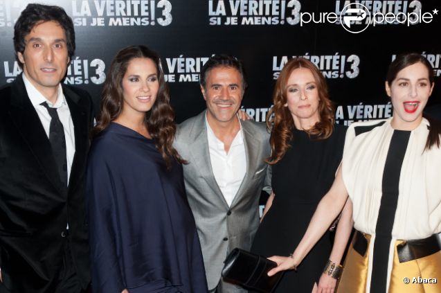 Elisa Tovati avec Vincent Elbaz, José Garcia, Léa Drucker et Amira Casar lors de l'avant-première à Paris de La Vérité si je mens ! 3 le 30 janvier 2012 