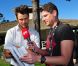 Josh Duhamel interviewé lors de son tournoi de golf, à Los Angeles, le 8 février 2012