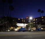 Le Beverly Hilton Hotel où s'est éteinte Whitney Houston, samedi 11 février 2012.