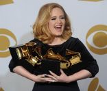 La 54e cérémonie des Grammy Awards a notamment consacré, le 12 février 2012 à Los Angeles, la chanteuse britannique Adele.