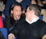 Florent Pagny et Garou discutent lors de la générale d'Adam et Ève au Palais des Sports à Paris le lundi 13 février 2012