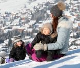 Le prince Frederik et la princesse Mary, en vacances dans la station suisse de Verbier comme chaque année, ont posé pour la presse avec leurs enfants, le prince Christian (6 ans), la princesse Isabella (4 ans) et les jumeaux le prince Vincent et la p