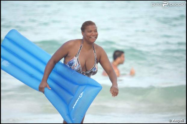 Queen Latifah sur les plages de Miami