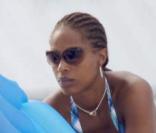 Queen Latifah sur les plages de Miami
