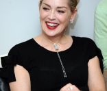 Sharon Stone lors de l'inauguration d'une nouvelle boutique Damiani à Milan le 16 février 2012