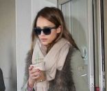 Jessica Alba arrive à l'aéroport de Los Angeles de retour de New York le 17 février 2012  