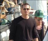 Brad Pitt en chef de chantier sur un projet de construction en 2004