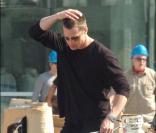 Brad Pitt en chef de chantier sur un projet de construction en 2004