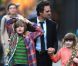 L'acteur Mark Ruffalo reçoit la visite de sa femme Sunrise, et de leurs enfants Keen, Bella et Odette sur le tournage de son film Now you see me, à la Nouvelle-Orléans, le 8 février 2012