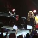 Lara Fabian submergée à Bucarest par la déclaration d'amour de ses fans roumains