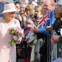 La reine Elizabeth II s'incruste à un mariage à Manchester !