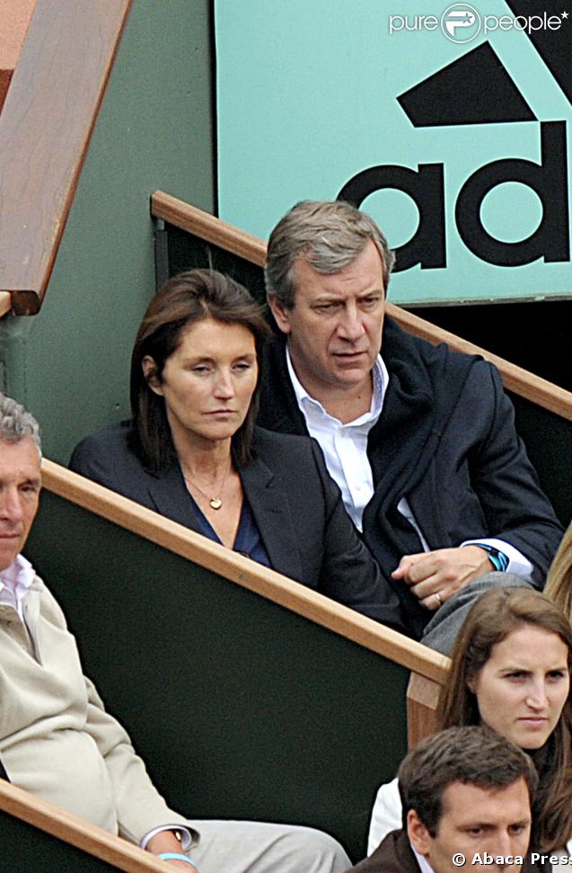 Cécilia et Richard Attias à la finale dames de Roland Garros, concentrés !