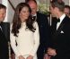 Le prince William et sa femme Catherine prenaient part le 8 mai 2012 au Claridges de Londres à la soirée mensuelle du Thirty Club. Le futur roi d'Angleterre devait prononcer une allocution. Kate Middleton a fait sensation dans une robe Roland Mouret et chaussée de Jimmy Choo.