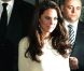 Le duc et la duchesse de Cambridge prenaient part le 8 mai 2012 au Claridges de Londres à la soirée mensuelle du Thirty Club. Le futur roi d'Angleterre devait prononcer une allocution. Kate Middleton a fait sensation dans une robe Roland Mouret et chaussée de Jimmy Choo.