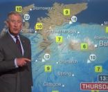 <p>Quand le prince Charles se transforme en présentateur météo, c\'est pour la chaîne BBC Ecosse le 10 mai 2012</p>