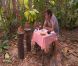Claude savoure son repas dans Koh Lanta 2012, vendredi 11 mai 2012 sur TF1