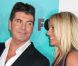 Simon Cowell, producteur et juré de l'émission  The X Factor , aurait offert 15 millions de dollars à Briney Spears pour qu'elle intègre le jury. Ici réunis à la conférence de presse organisée par la Fox, à Central Park, New York, le 14 mai 2012.