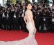 Eva Longoria fait parler la traîne de sa robe Marchesa lors de la cérémonie d'ouverture du 65ème festival de Cannes, le 16 mai 2012.
