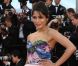 Freida Pinto porte une robe Michael Angel lors de la cérémonie d'ouverture du 65e Festival de Cannes, le 16 mai 2012.