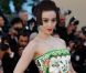 Fan Bingbing rend un vibrant hommage à l'Asie dans sa robe bustier blanche aux imprimés floraux et colorés signée Christopher Bu lors du 65ème Festival de Cannes, le 16 mai 2012.