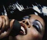Donna Summer, l\'immense <em>I Feel Love</em> produit par Giorgio Moroder, en 1977.