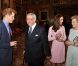  Chacun le sien : le prince Harry discute avec l'ex-roi Constantin de Grèce, tandis que Catherine, duchesse de Cambridge s'occupe de la reine Anne-Marie. 
 La reine Elizabeth II accueillait à déjeuner à Windsor, pour son jubilé de diamant, les souverains de 26 pays, le 18 mai 2012. Possiblement le plus grand rassemblement de têtes couronnées depuis le couronnement de la monarque en 1953. 