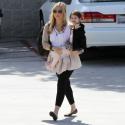 Sarah Michelle Gellar, enceinte et avec sa fille Charlotte, voit la vie en rose