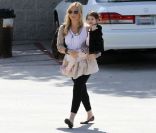 Sarah Michelle Gellar, enceinte et avec sa fille Charlotte, voit la vie en rose