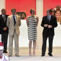 La princesse Charlene pin-up fatale au GP de Monaco, auprès des frères Casiraghi