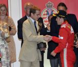 <p>Andrea Casiraghi était présent pour remettre le trophée du troisième à l\'Espagnol Fernando Alonso.</p>
<p>La princesse Charlene a suivi le Grand Prix de Monaco, le 27 mai 2012, entre le prince Albert, la comtesse Sophie de Wessex et les frères And